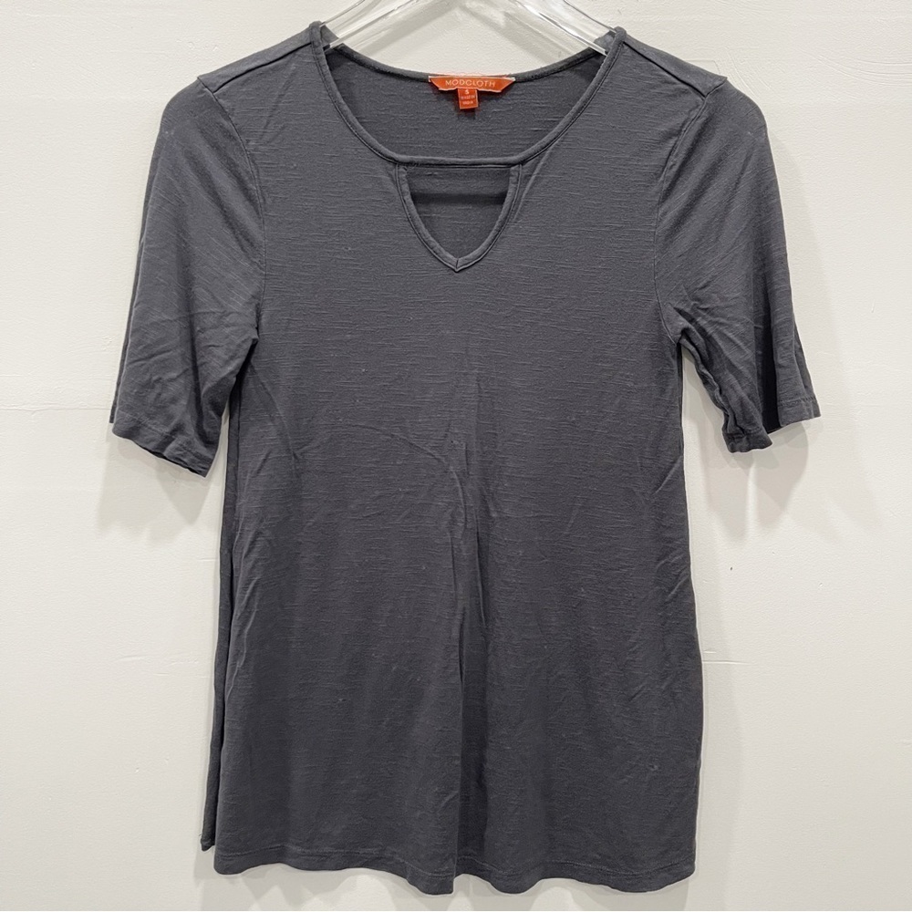 Modcloth Keyhole Grey Short Sleeve Stretch Top Size Small